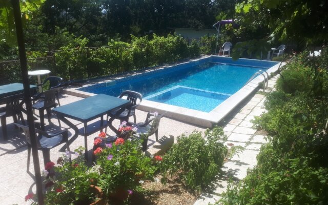 Family Hotel PRILIV