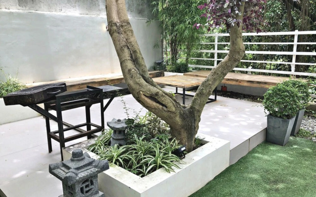 Anton's Loft Designer Resort Pansol