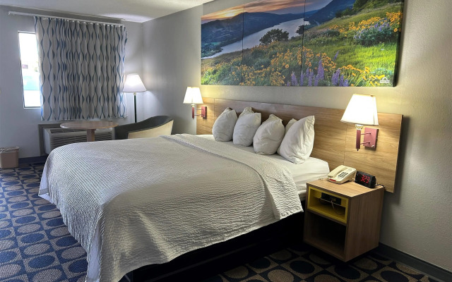 Days Inn by Wyndham Byron