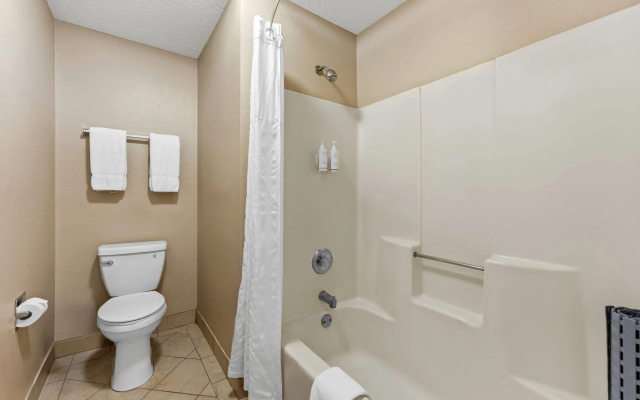 Super 8 by Wyndham Elgin