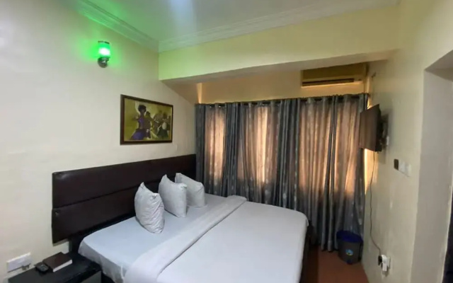 Kilo Royal Hotel