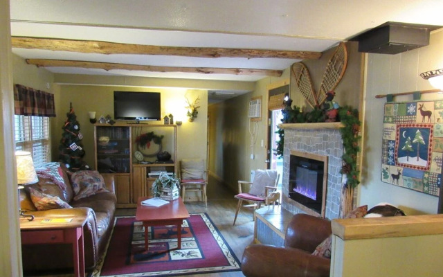 Uncle Billy Bob's Redneck Trailers Vacation Rentals #3