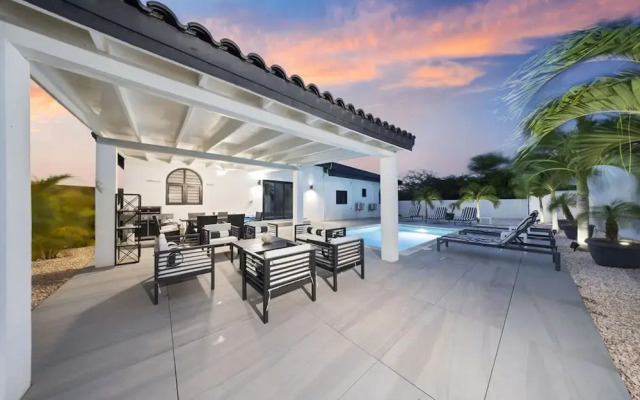 Tides Villa 4BR Private Pool Walk to the Beach