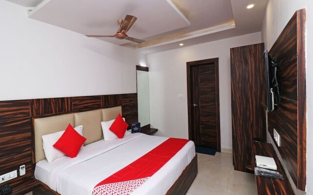 Oyo 19610 Hotel Nutan Krishna