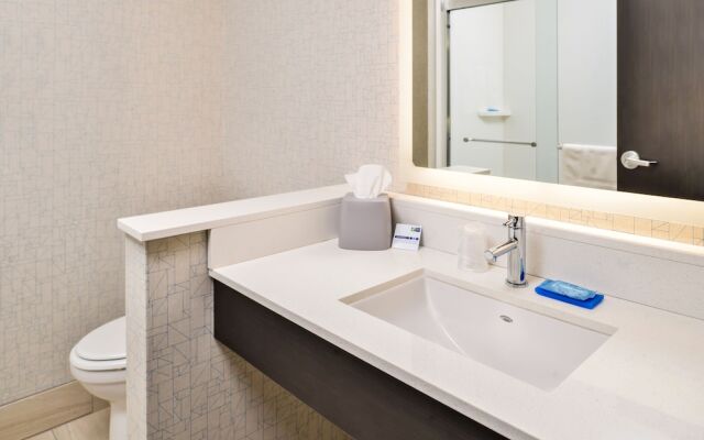 Holiday Inn Express & Suites Kansas City - Lee's Summit, an IHG Hotel