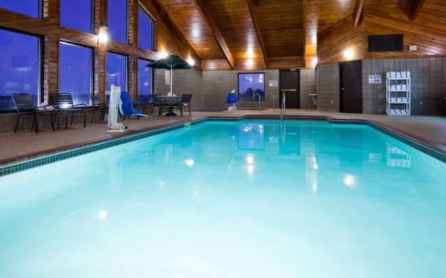 AmericInn by Wyndham Osceola