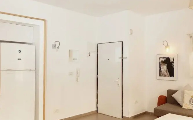 2Rooms Perfect Location  1Min to  Beach
