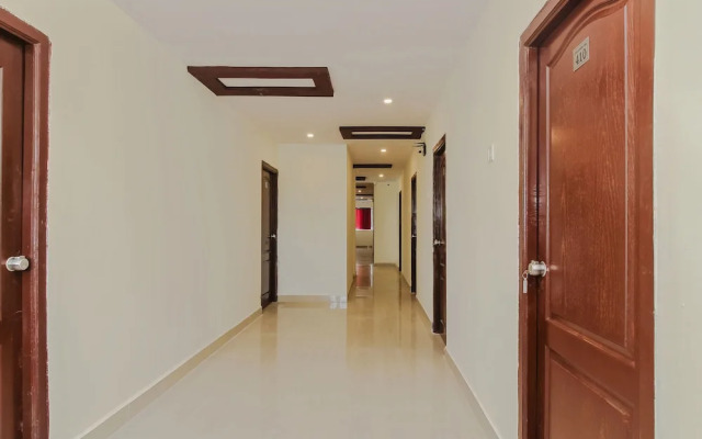 OYO 28743 Golconda Inn