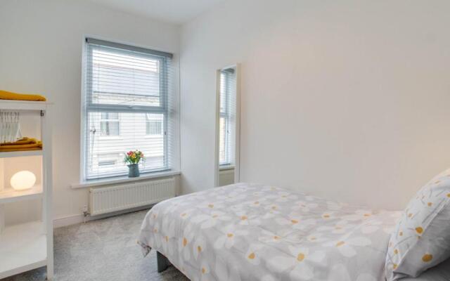 Drws Nesaf Cardiff Townhouse
