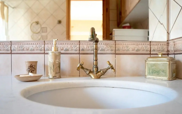 Gorgeous House in Vari