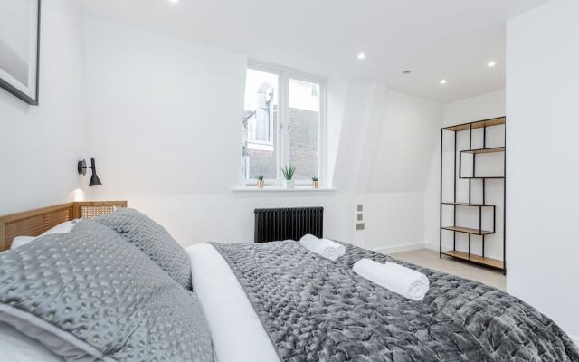 Perfect Holiday Escape - 1 and 2 Bedroom Deluxe Apartments at Liverpool Street