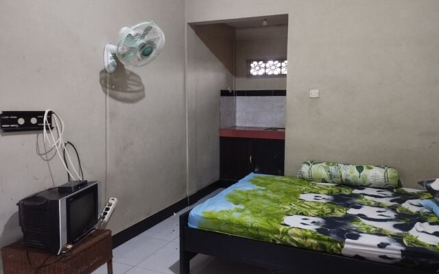 OYO Life 93403 Penginapan Adinda