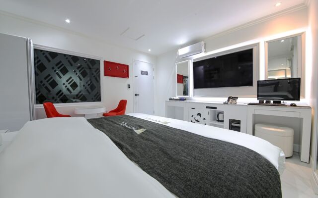 Hotel Myeong Pum 1st