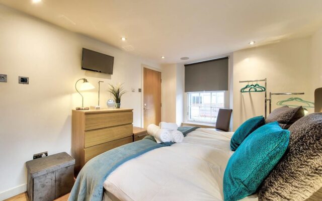 Quiet Mews Street Apartment in the Heart of Edinburgh