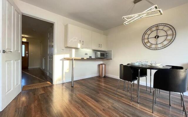 Lovely, stylish townhouse with free parking!