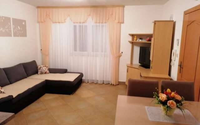 Maca - Seaview & Private Parking - A1