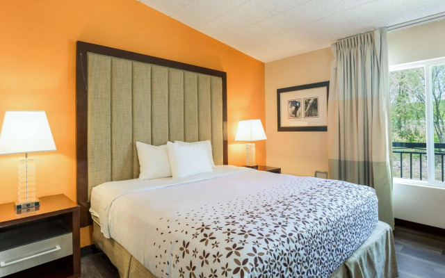 Rodeway Inn & Suites Stroudsburg - Poconos
