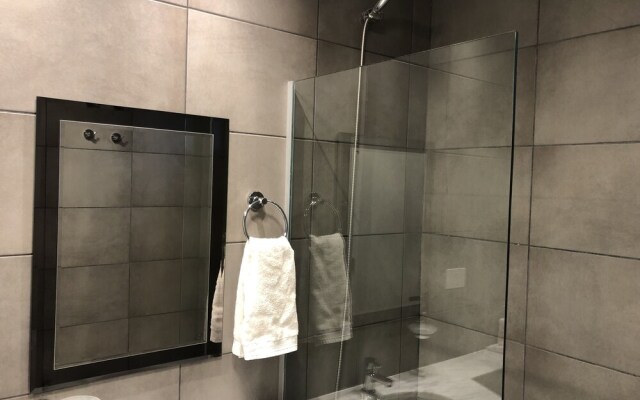 Deluxe 2bedr Apartment With Balcony