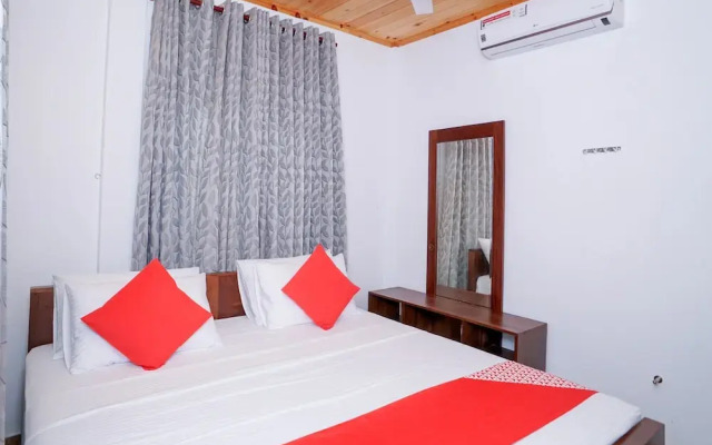 Oyo 390 Surf Sea Breeze Land Side