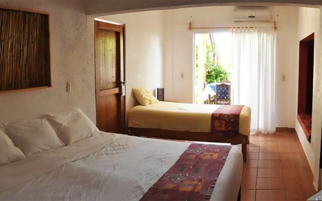 Nuestra Casa-Sai (Pet Friendly Hotel & Beach Club)