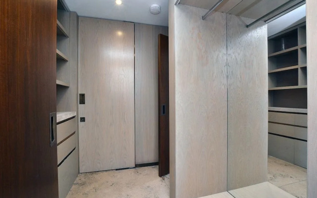 Hans Crescent Apartment