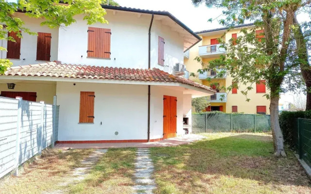 Attractive Villa With Garden
