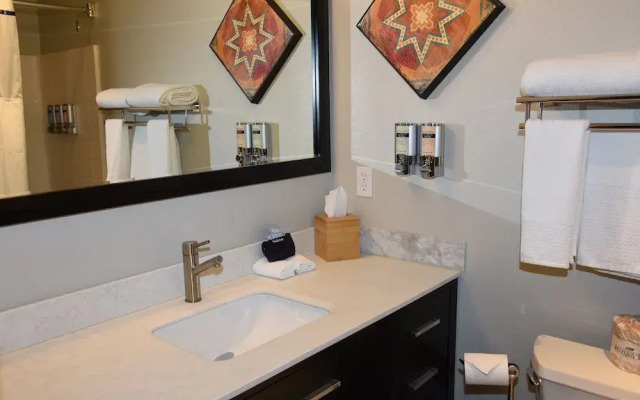 Wood River Inn & Suites