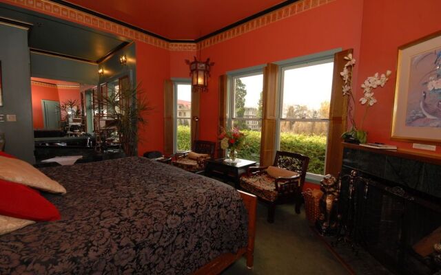 Humboldt House Bed & Breakfast