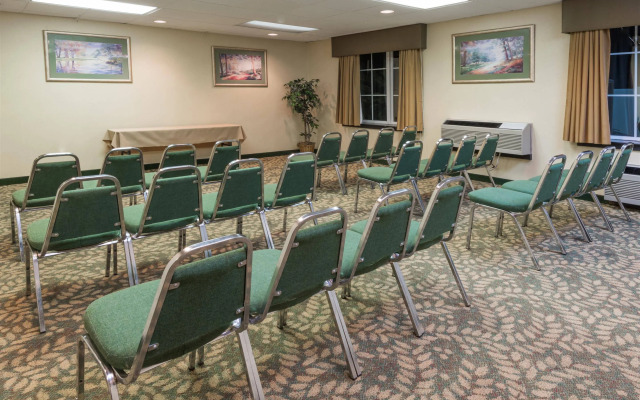 Comfort Inn & Suites Pottstown Eastern Gateway