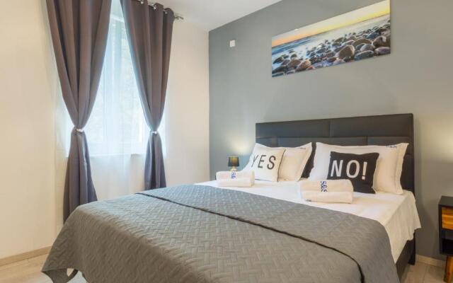 Rooms Sea & Sun with private parking - AE1111