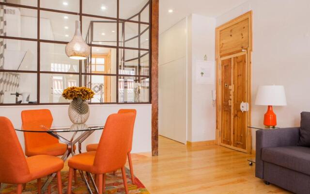 Charming Flat with Balconies Central Chiado District 2 Bedrooms & AC 19th Century Building