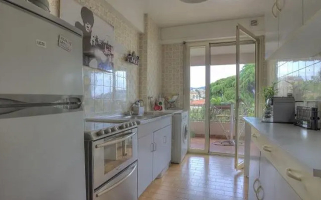 Livia Cannes rue des Suisses 16S