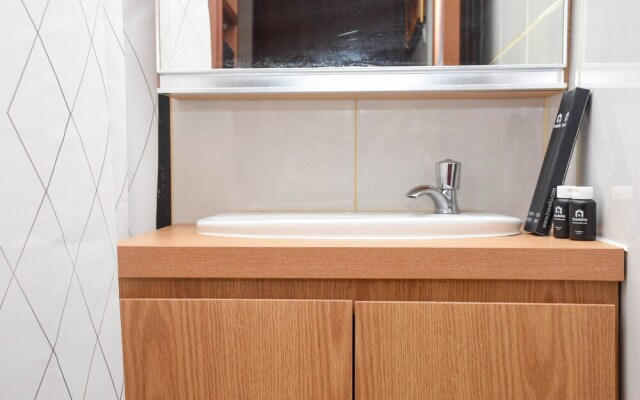 Homey 1Br With Living Room At Grand Kamala Lagoon Apartment