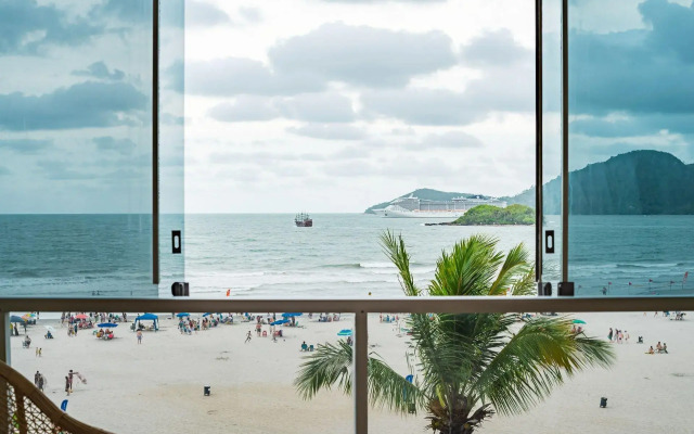 Apto pé na areia com linda vista frente mar CEL403