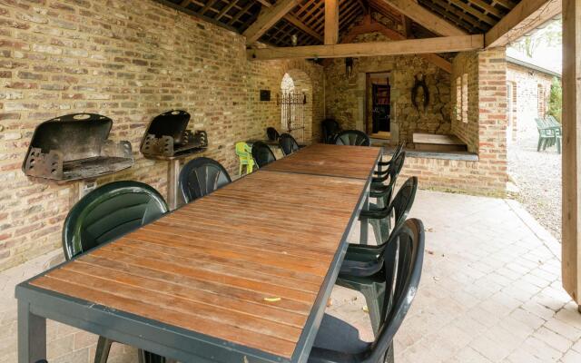 Glorious Holiday Home in Weris with Jacuzzi