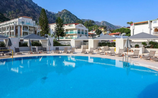 Faros Premium Beach Hotel
