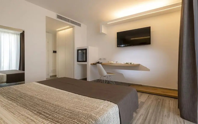 Sundeck Hotel & Spa