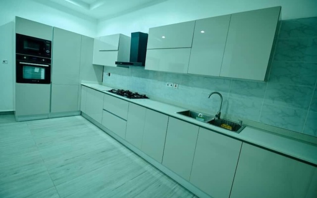 Hendon Luxury Apartment