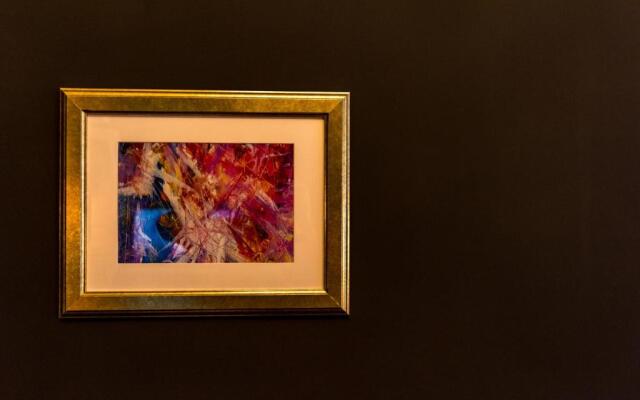 R38 - Artists luxury home