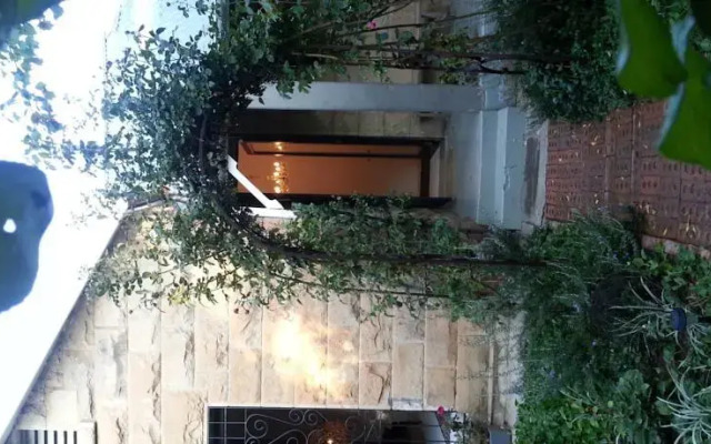 Living Life Station House