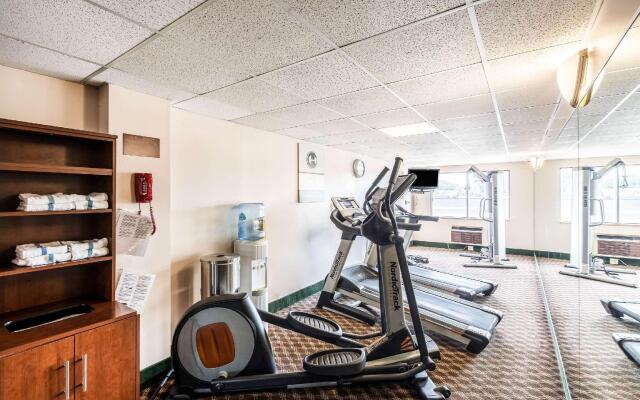 AmericInn & Suites By Wyndham Baraboo Event Center