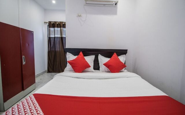 OYO 13251 Hotel Three Castles Deluxe