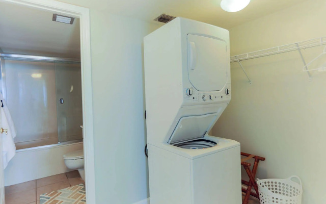 Shoreline Towers by Holiday Isle