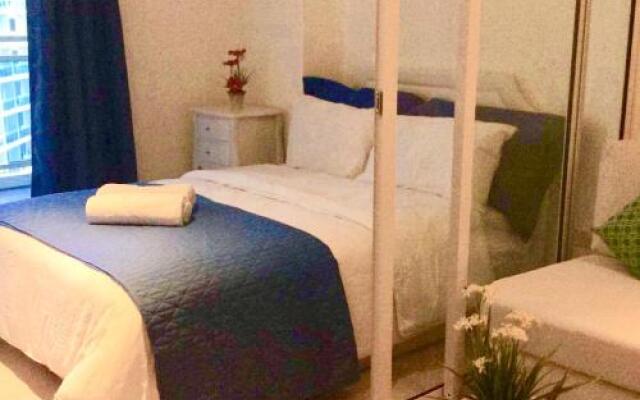 Cozy 1BR w/ Balcony at AZURE