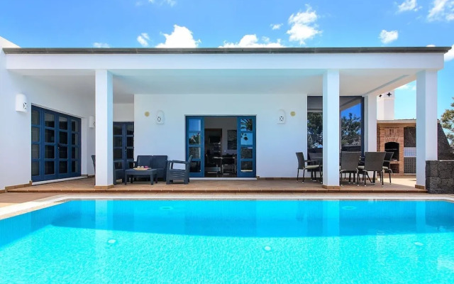 Belvilla by OYO Villa A