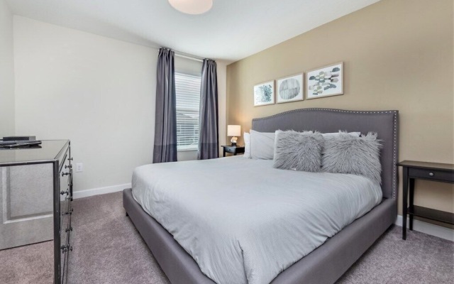 6 Bdrmgolf Coursegated Resort