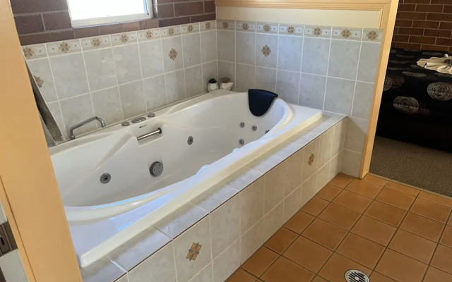 Rubyvale Motel & Holiday Units - An Adults Only Getaway