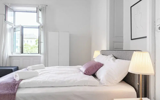 Central Access 2BR Apt Near AKH Hospital
