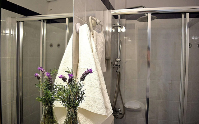 Meli Apartments & Villas