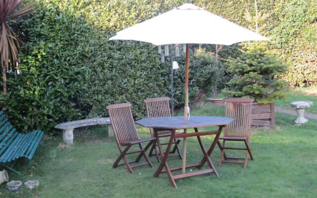 Lovely, Spacious, 3 Bedded, First Floor Apartment